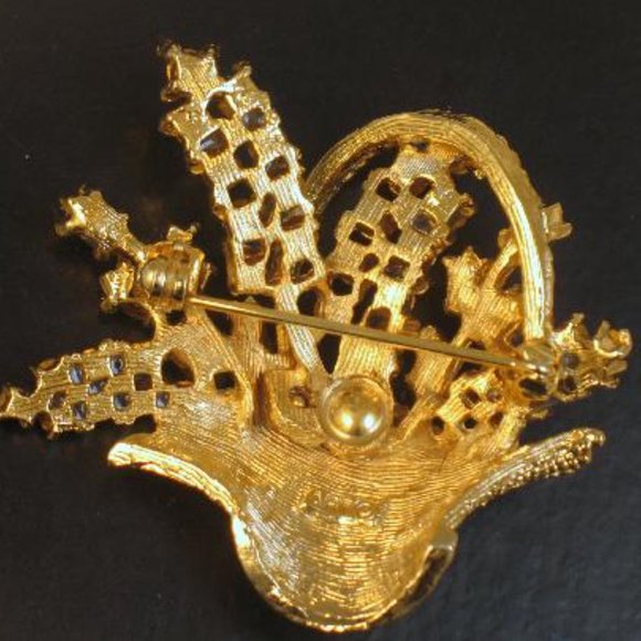 Vintage Signed ART Rhinestone Flower Basket Brooch - Picture 3 of 4